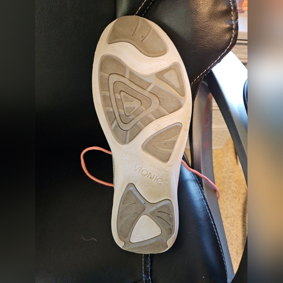 Vionic size 10shoes - Picture 4 of 5